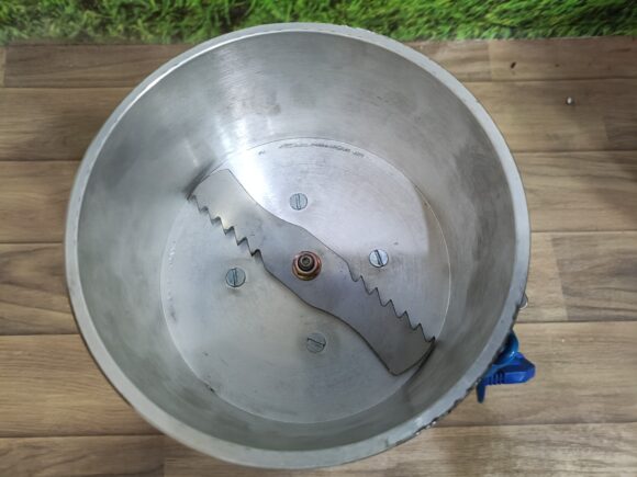 Hard Dry Masala Grinder Machine Silver body. - Image 3